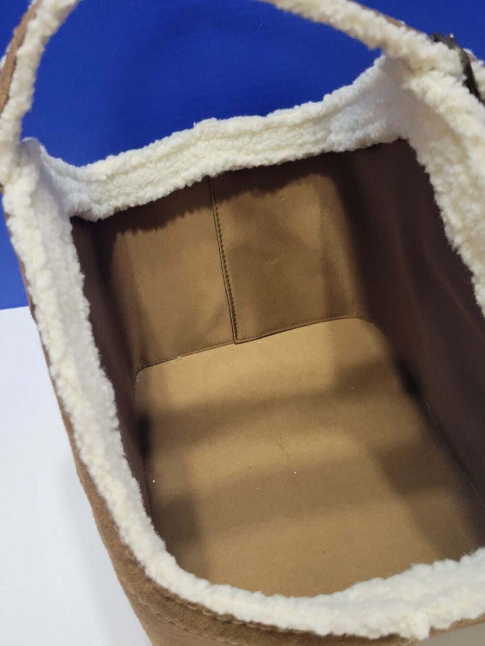 Bath and Body Works Faux Suede and Sherpa Bucket Tote Bag - Picture 7 of 8